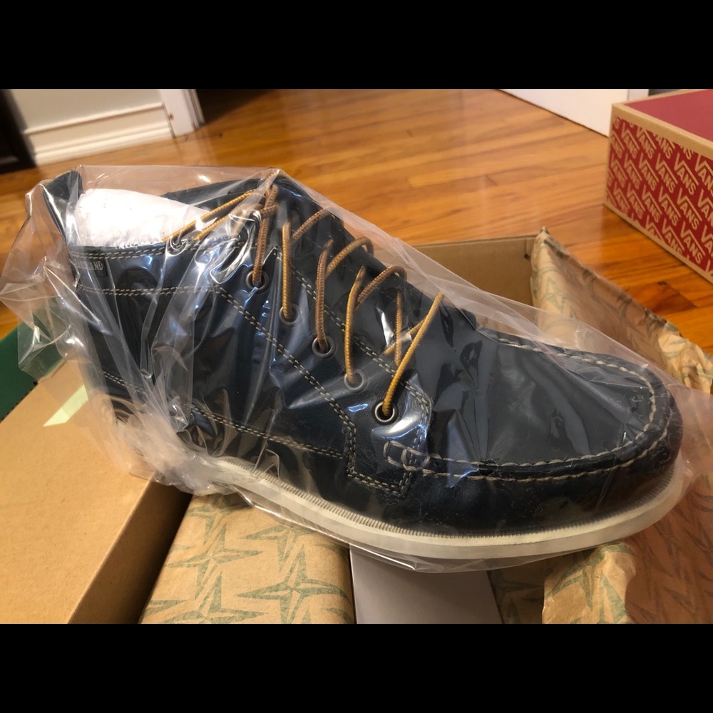 Eastland Seneca Navy NWT US9.0 Boot